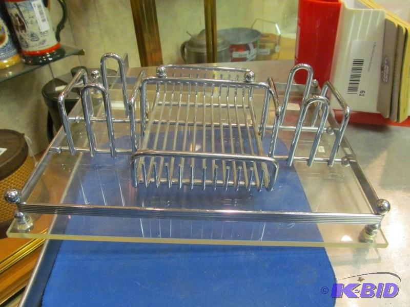 lot 60 image: Vintage Plastic and Chrome Back Bar Knapkin Holder