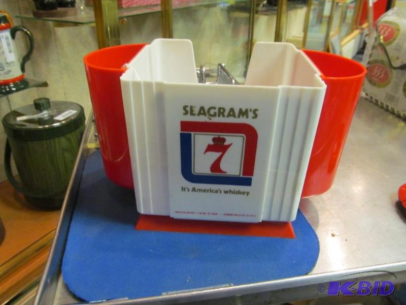 lot 61 image: Vintage Seagrams 7 Plastic Bar Knapkin & Straw holder