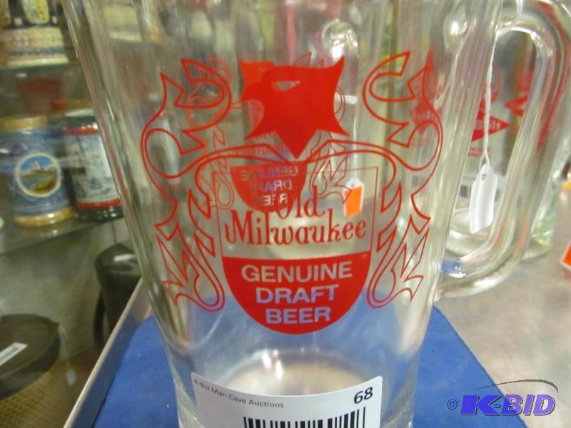 lot 68 image: Vintage Glass Old Milwaukee Genuine Draft Beer Pitcher