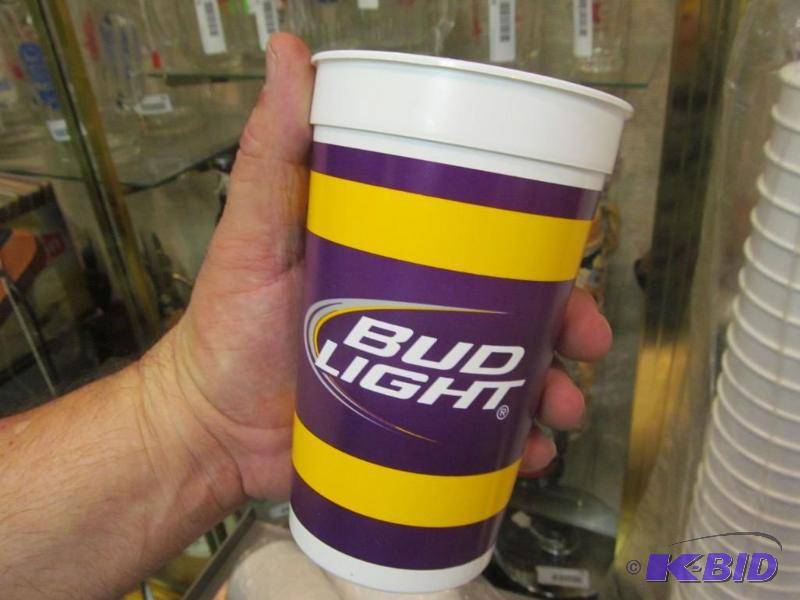 lot 76 image: Lot of 50 Bud Light Plastic Beer Glasses