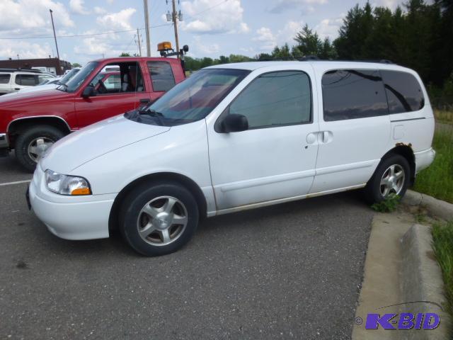lot 8 image: 2001 Nissan Quest Van    Powered By 3.3 Liter...
