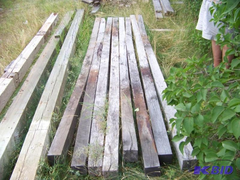 lot 15 image: Oak 4 x 4 posts