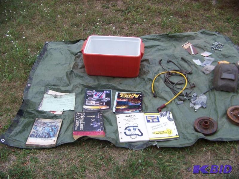 lot 20 image: Misc lot wcooler