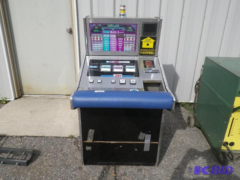 Double Diamond electronic style slot machine,...
