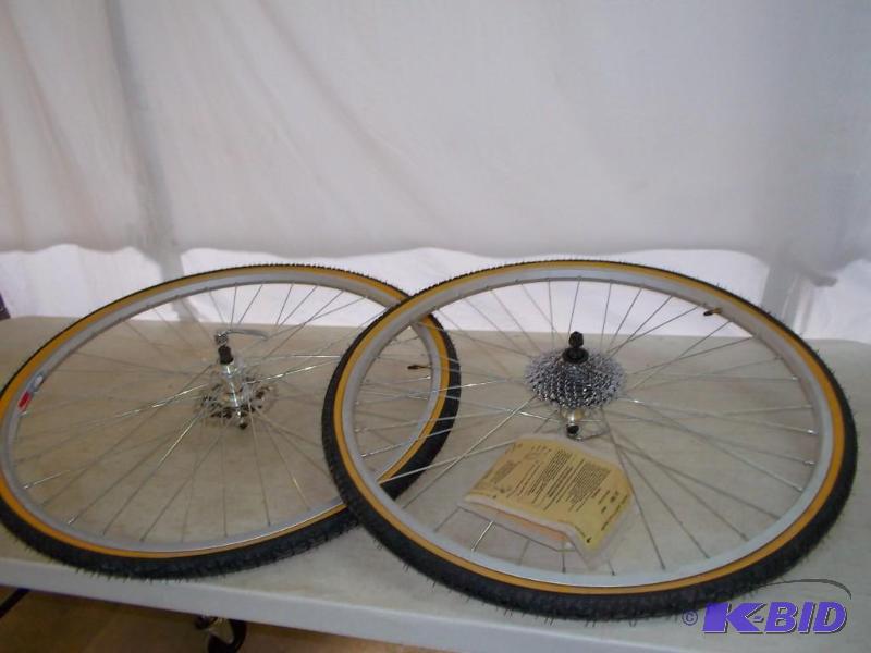 lot 17 image: Bicycle Wheels