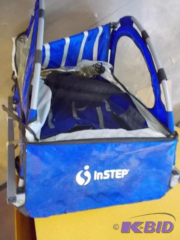 lot 18 image: BIke Stroller
