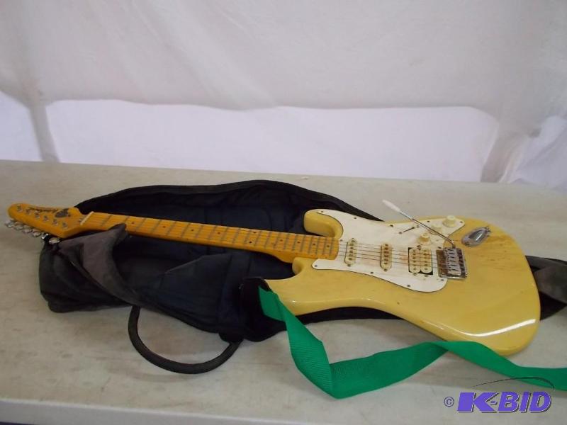 lot 2 image: Guitar 2