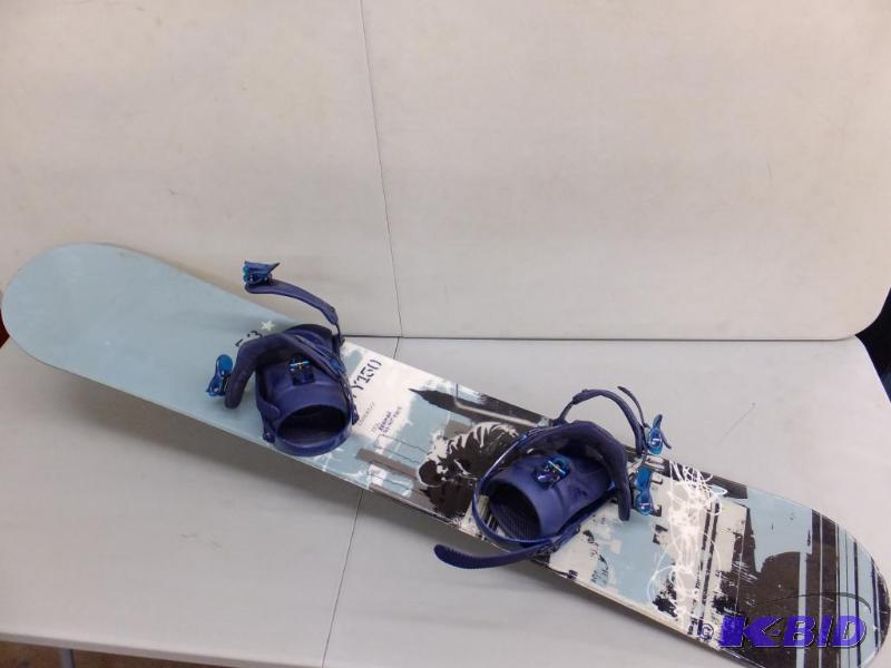 lot 21 image: Snowboard