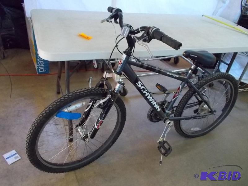 lot 28 image: Bicycle