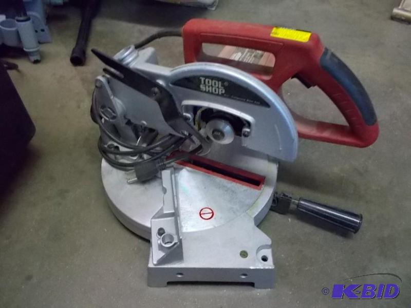 lot 32 image: Compound Miter Saw