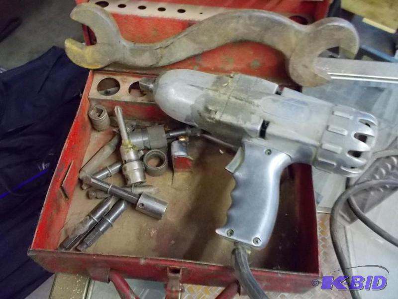 lot 33 image: Electric Impact Wrench