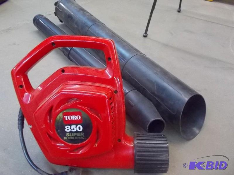lot 35 image: Leaf Blower