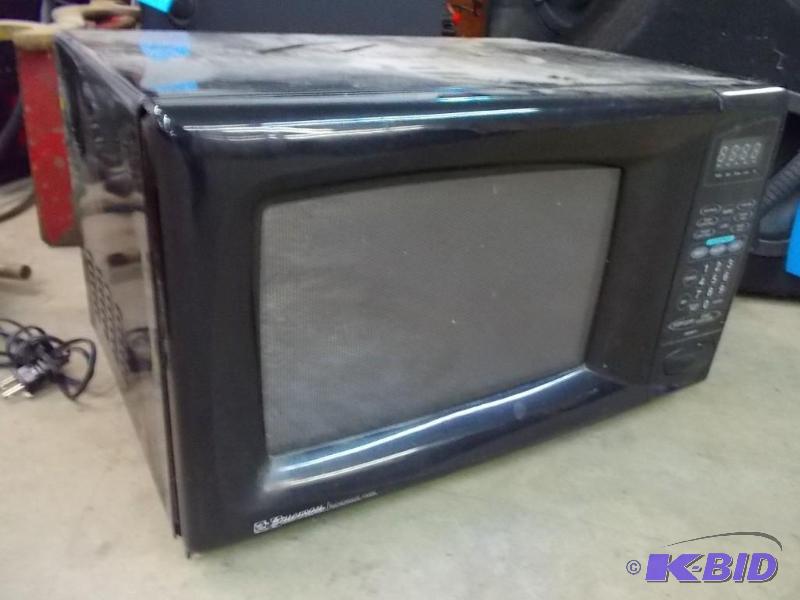 lot 51 image: Microwave