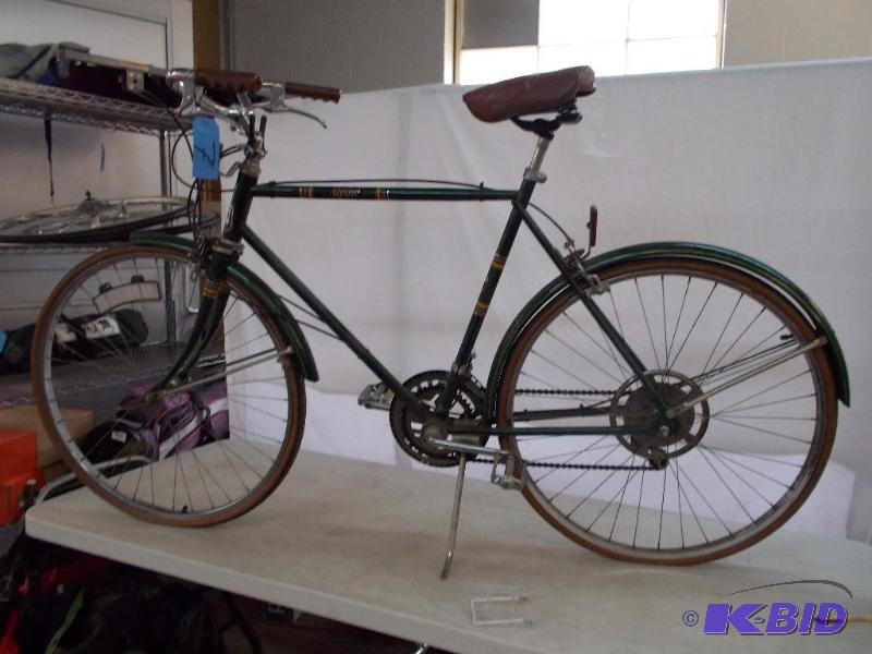 lot 7 image: Bicycle