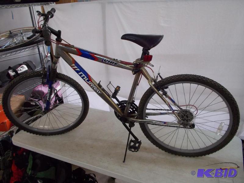 lot 8 image: Bicycle