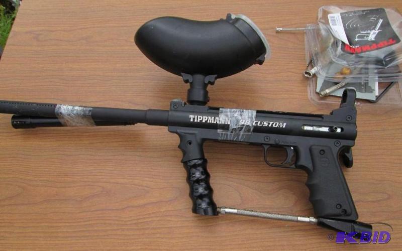 paintball gun with refillable CO2 canister, h...