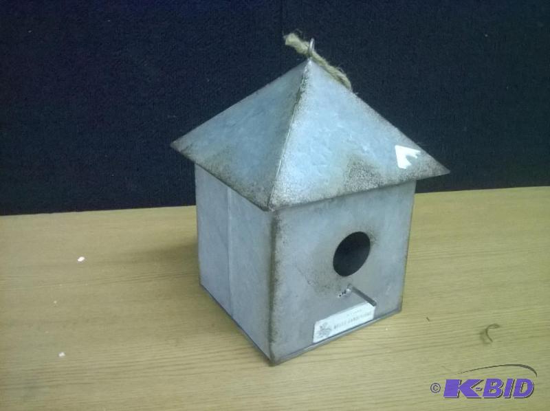 New Metal Birdhouse WM34192BI