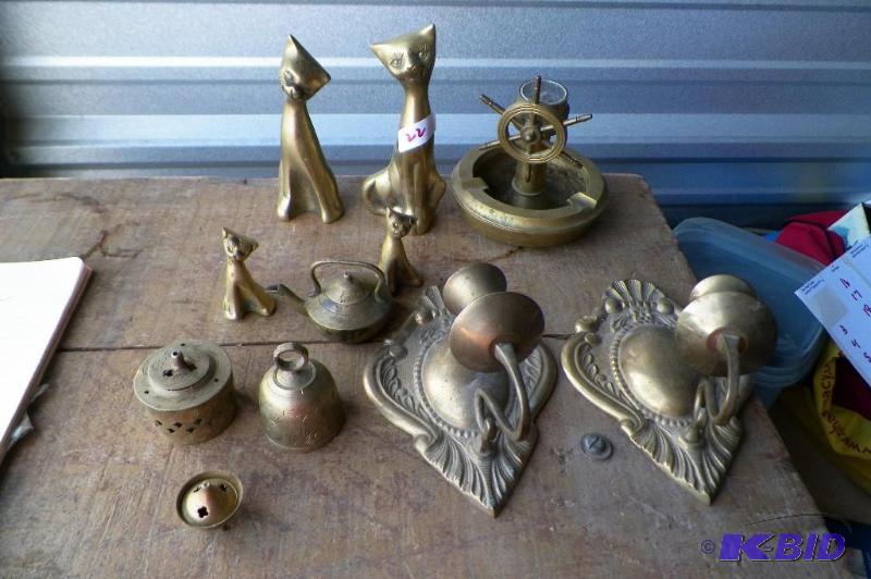 lot 22 image: Lot of Brass Items