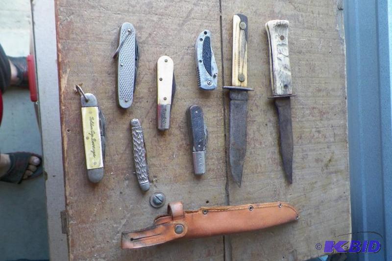 lot 23 image: Lot of Knives