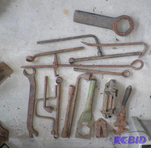 lot 28 image: Lot of Old Tools