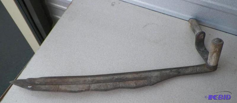 lot 42 image: Antique Scythe