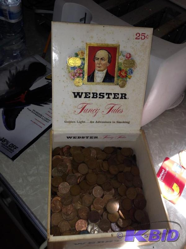 lot 49 image: 1000 Wheat Back Pennies in cigar box