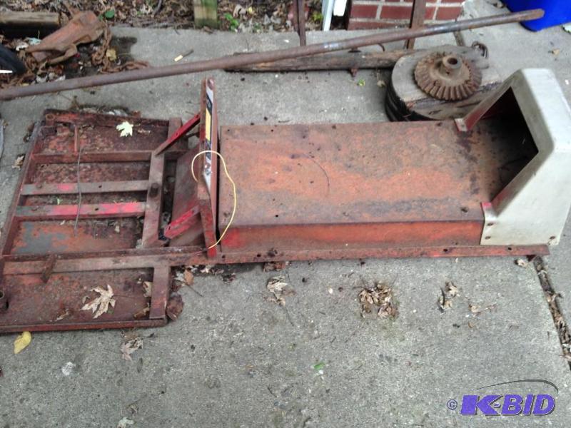 lot 6 image: Rare Snow Dart 1970s Snow Dart Snowmobile Parts