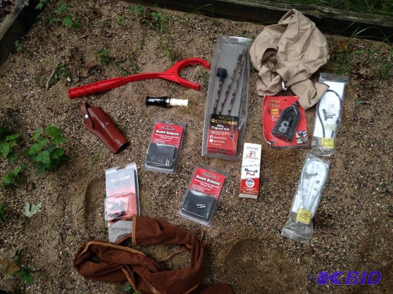lot 60 image: Lot of Hunting Items