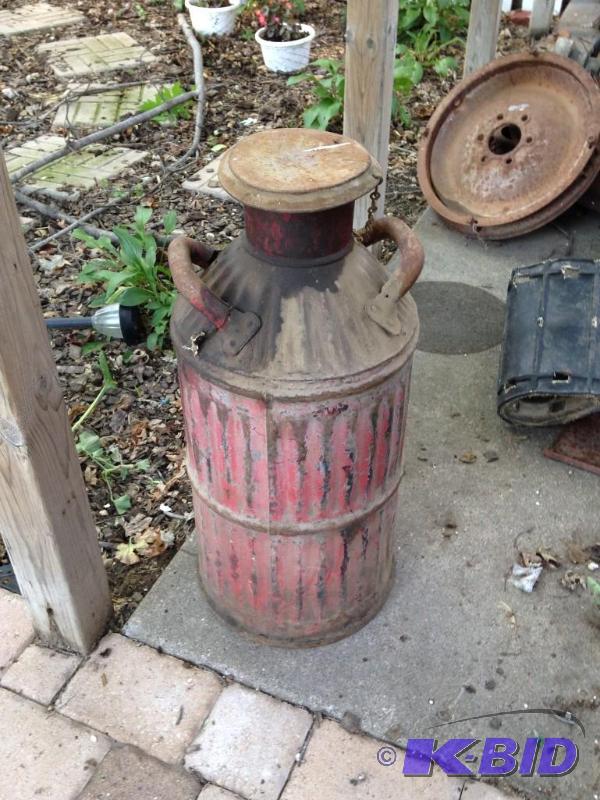 lot 8 image: Antique Can from a Sinclair Gas Station Not Marked