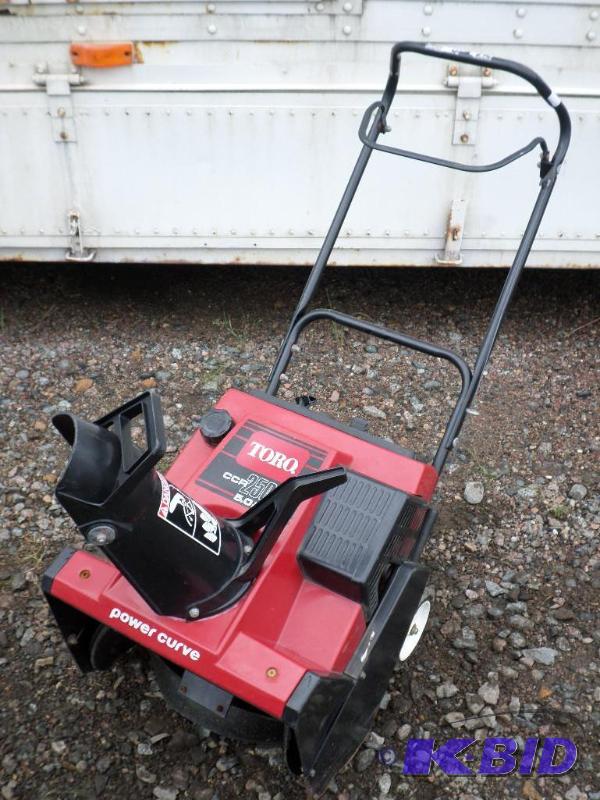lot 17 image: Toro CCR2500 Snow Blower, Runs...