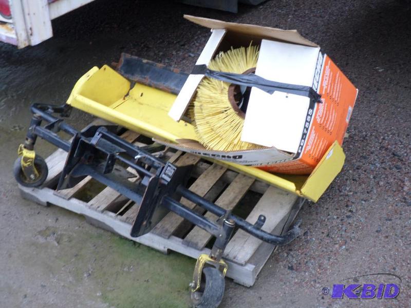 lot 20 image: John Deere 52" Broom, Disassembled, For ...