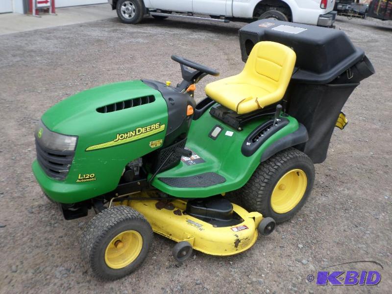 lot 3 image: John Deere L120 Automatic Tractor, 48" M...