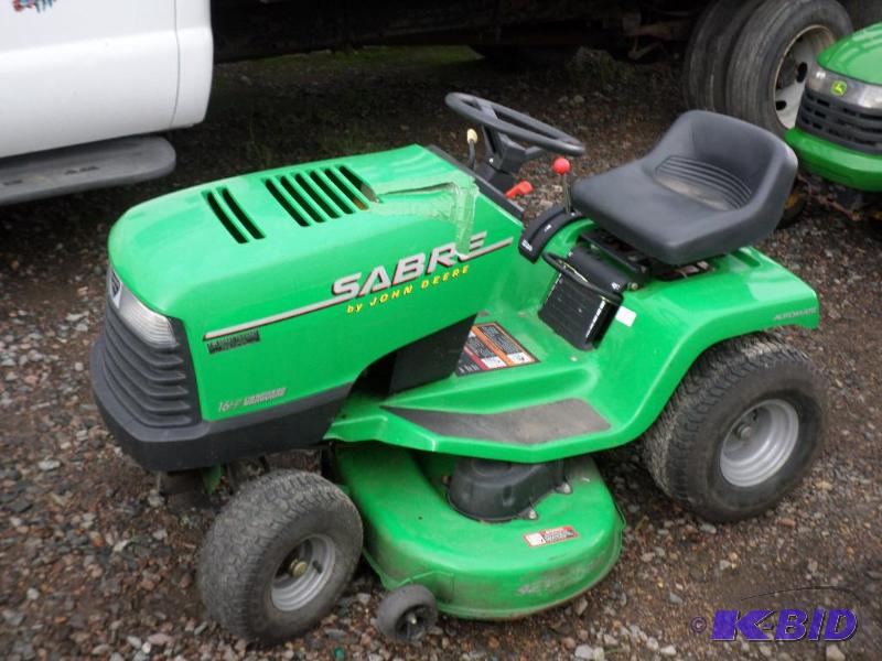 lot 8 image: John Deere Sabre Tractor, Hydro-Drive, 42&quo...