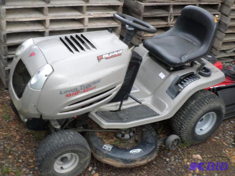 lot 9 image: Murray Hydro-Drive Lawn Tractor With 42"...