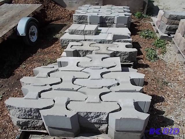 (3) Skids Rockwood Gray Retaining Wall Block,...