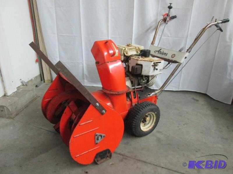 lot 16 image: Ariens Sno-Thro