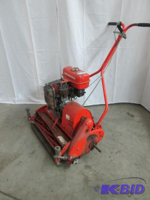 lot 5 image: Jacobson Putting Green, Tee Box, Golf Mower