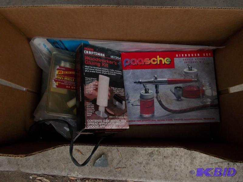 lot 15 image: Air Brush Kit, Wood Gluing Kit, Misc...
