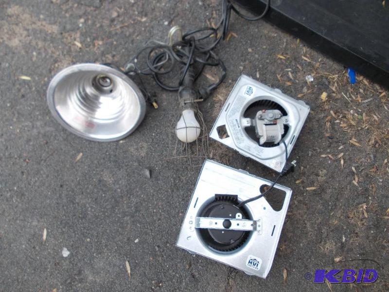 lot 54 image: 2-Fans, 2-Trouble Lights...
