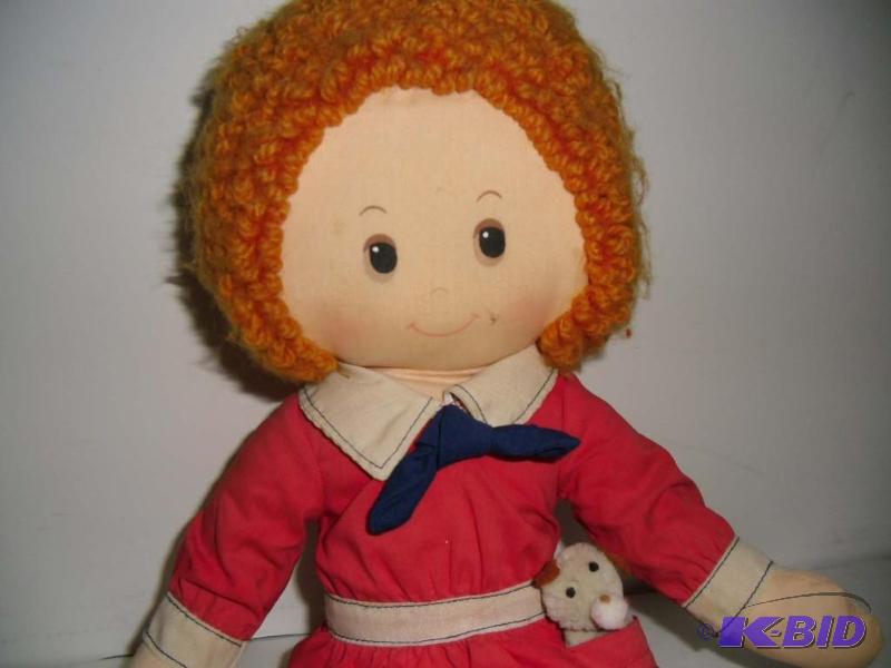 lot 20001 image: 1980s Little Orphan Annie & Sandy Cloth Doll by Knickerbocher