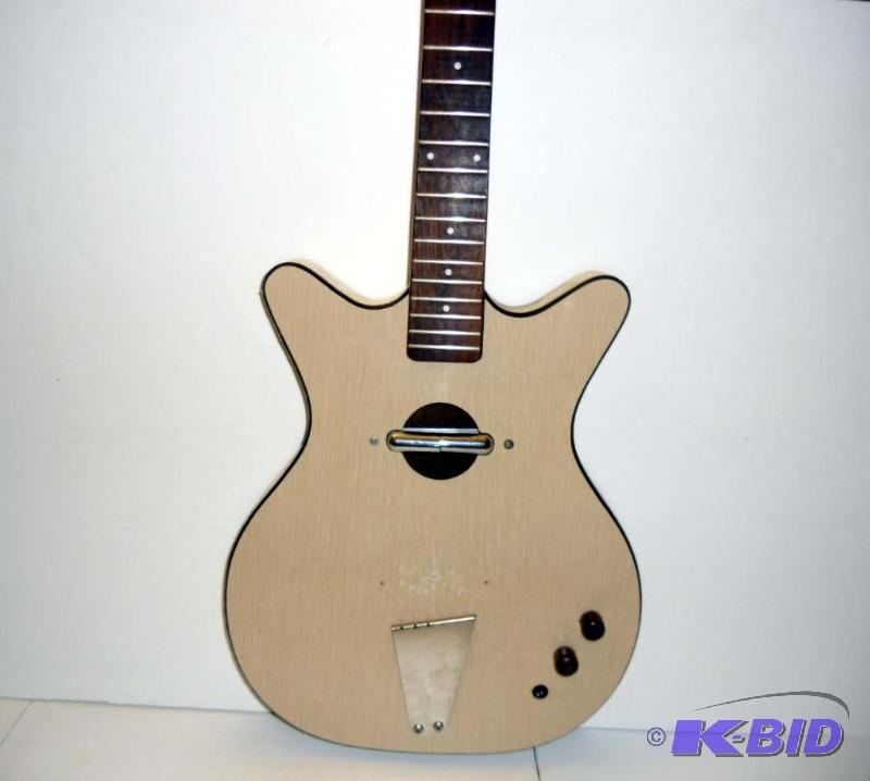 lot 20003 image: 1960s Danelectro Convertible Guitar Used for Parts or Repairs TLC