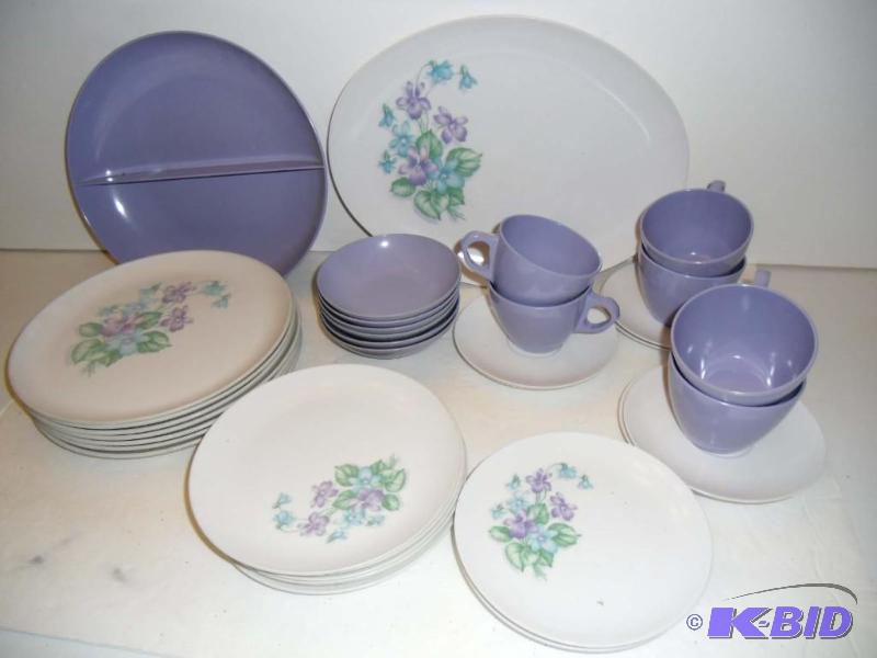 lot 20018 image: Mid-Century Modern Purple Violet MELMAC Royalon Plastic Dishes