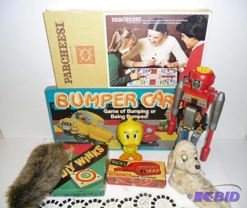 lot 20023 image: Lot of Vintage Toys & Games Wind-up Dog Keymonica Tiddly Winks Bumper Cars Parchessi Rogun Robot