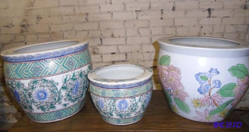 lot 20036 image: 3 Ceramic Planters Indoor  Patio