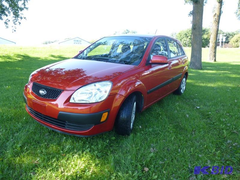 lot 1 image: 2009 Kia Rio5&nbspLX Hatch Back  Has 4...