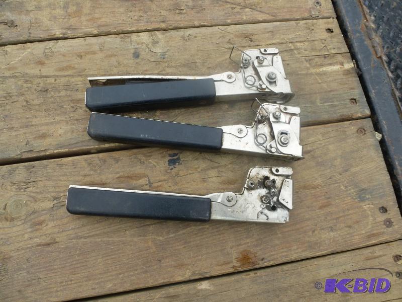 lot 15 image: Hammer staplers 3 Hammer staplers- 1 working...