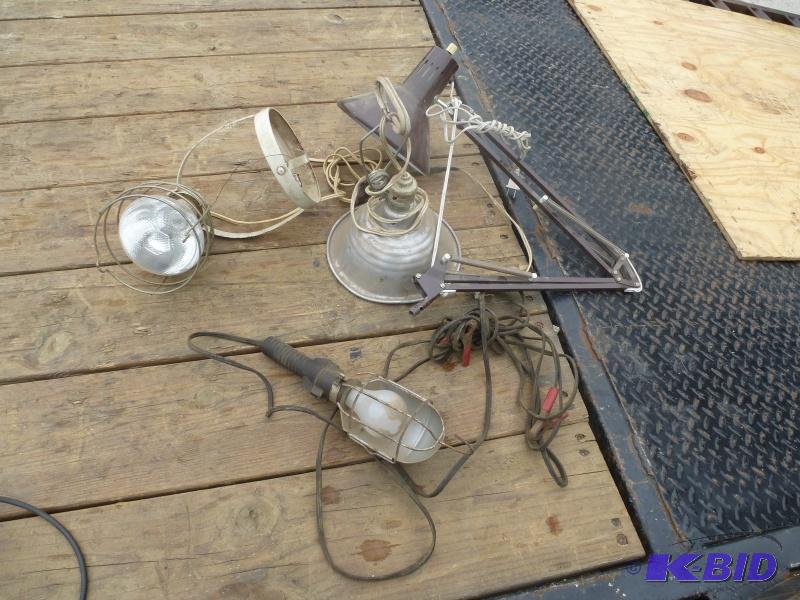 lot 16 image: Assorted lights Trouble light, 12v trouble l...