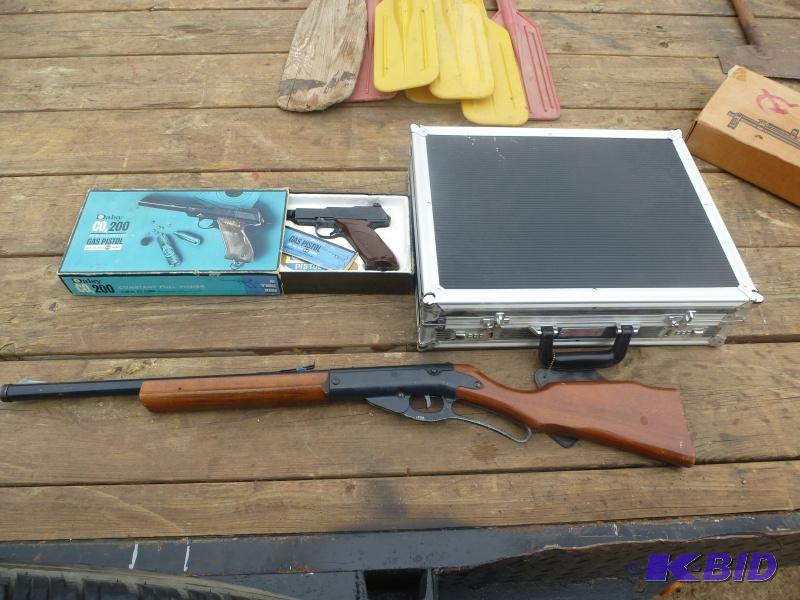 lot 38 image: Daisy BB guns Daisy bb guns 1 gas pistol 1 r...