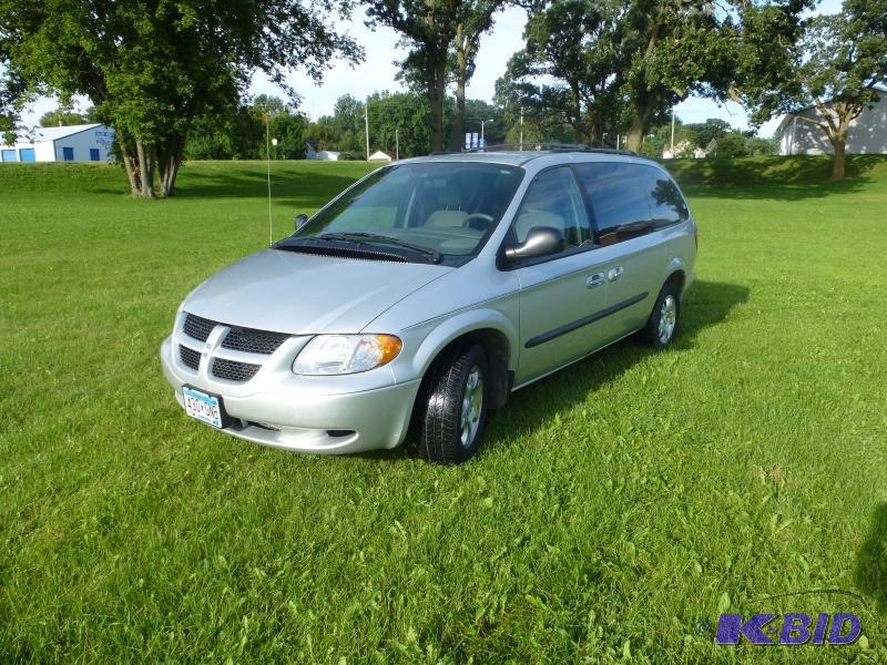 lot 4 image: 2003 Dodge Grand Caravan Sport Has 3.3 Liter...