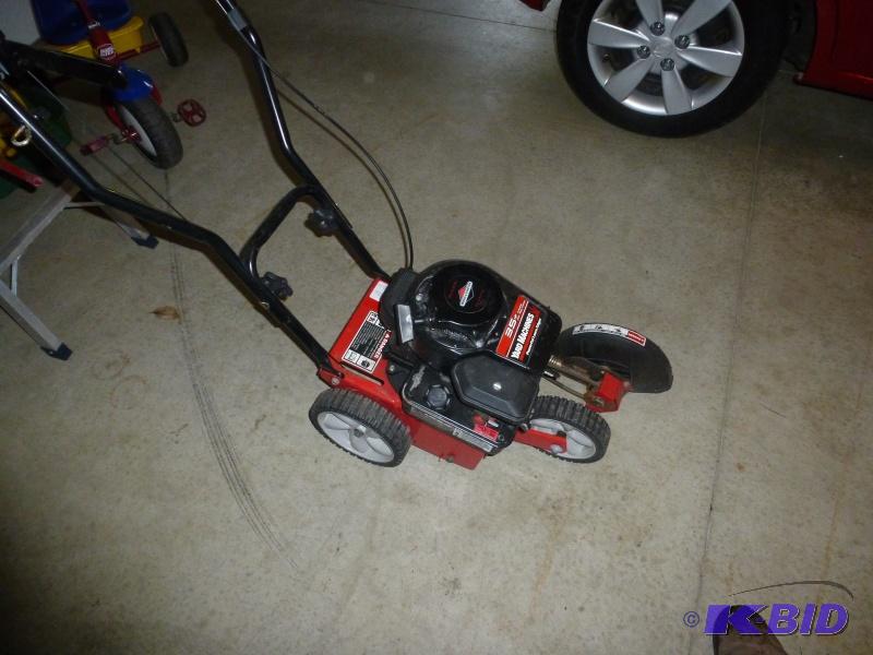 yard machine by mtd edger with 3.5 hp tecumseh engine